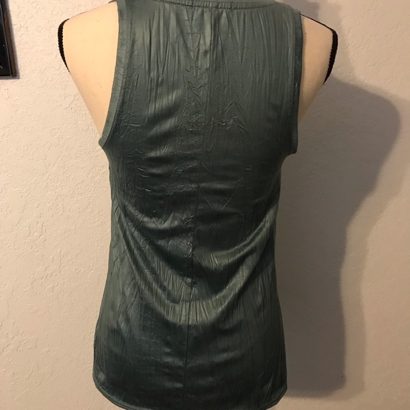 Gap Tank Top - Picture 3 of 4